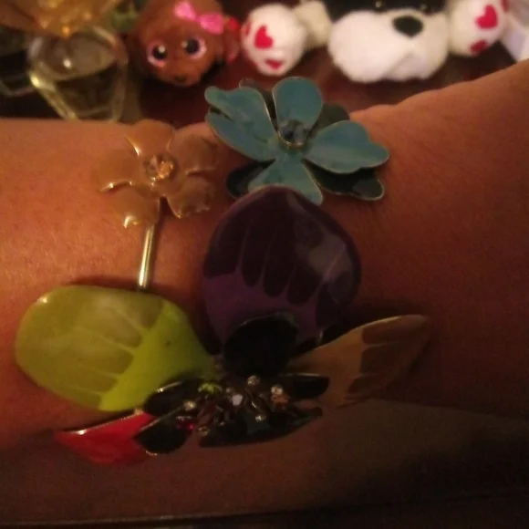 One of a kind flower bracelet - Picture 4 of 10
